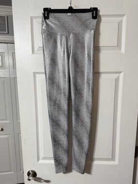 Women's Peloton Show Up Foil Print Leggings NWOT